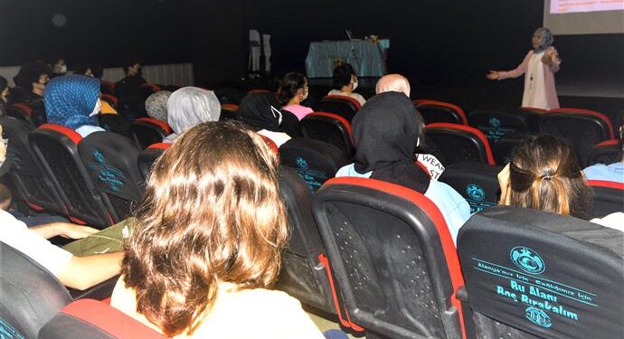 ÜNİVERSİTE ADAYLARINA SINAV KAYGISI VE MOTİVASYON SEMİNERİ
