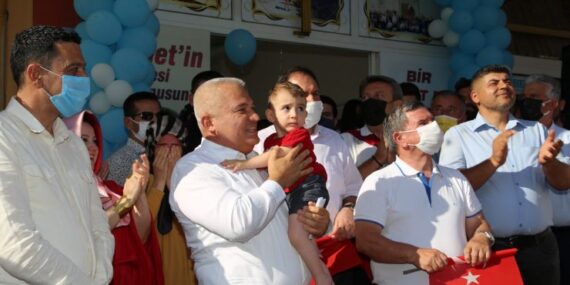 Ahmet bebek dualarla Amerika’ya uğurlandı