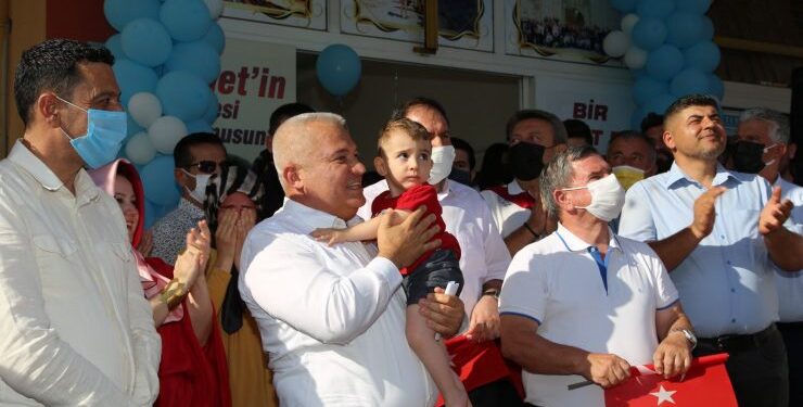 Ahmet bebek dualarla Amerika’ya uğurlandı