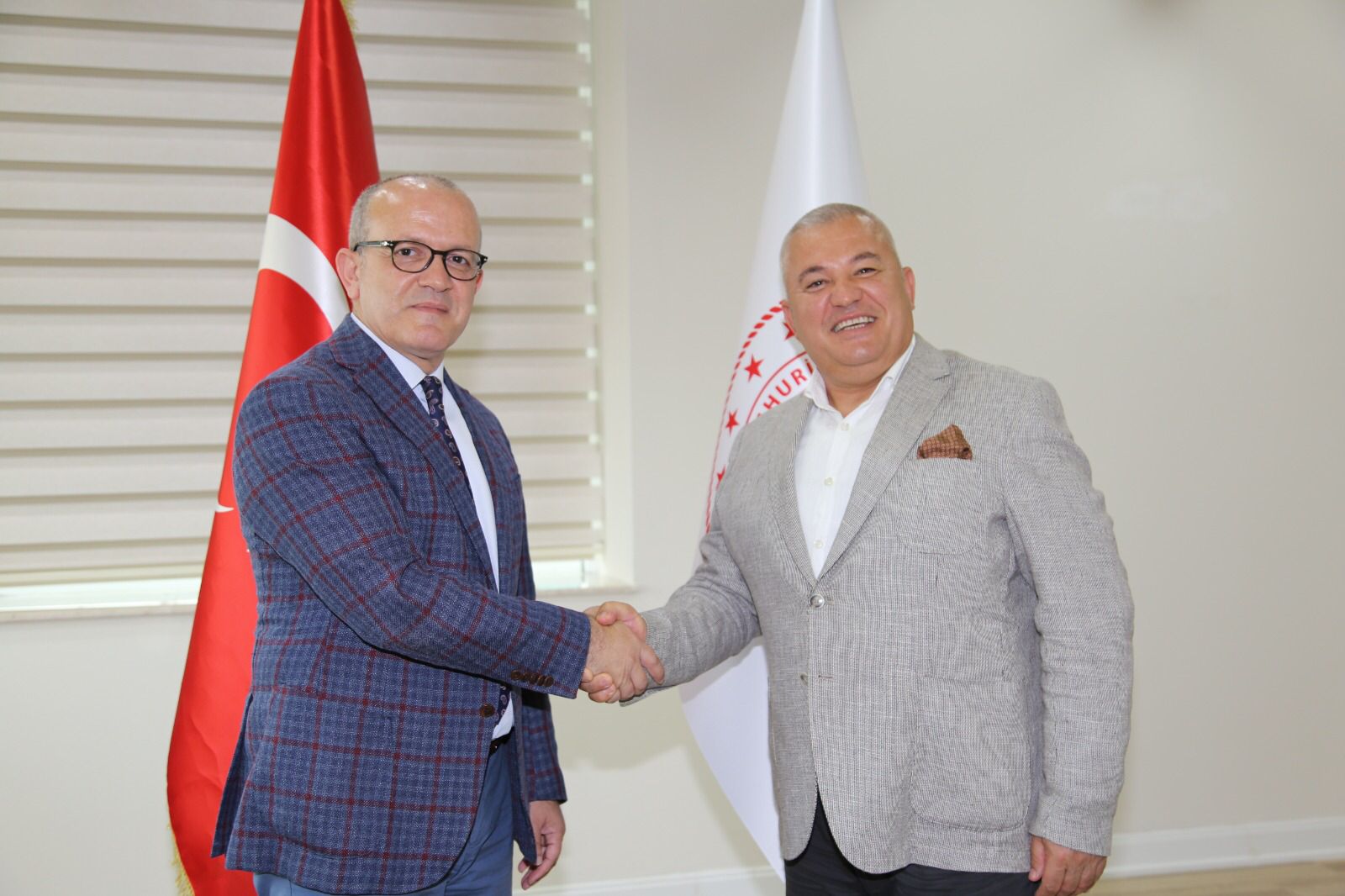 ŞAHİN YAYLALARIN SORUNLARINI BİR BİR ÇÖZÜYOR