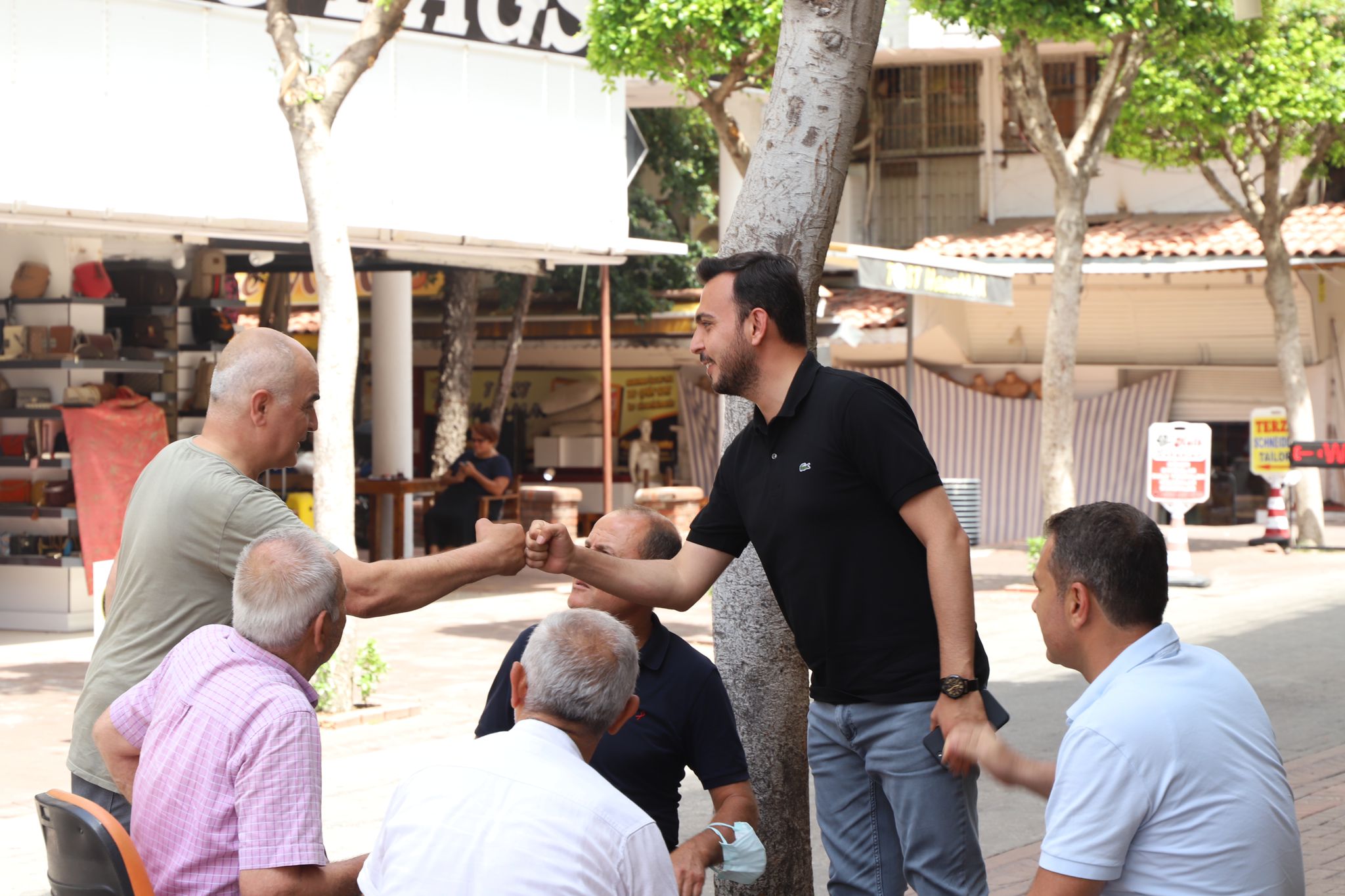 AK Parti Esnaf Turuna Devam Ediyor.