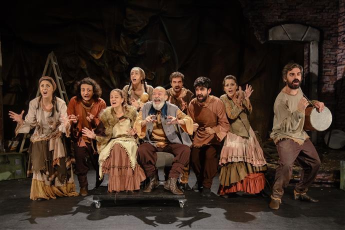 ABT AÇIK HAVA TEMSİLLERİNE DEVAM EDİYOR  “KAFKAS TEBEŞİR DAİRESİ” BUGÜN VE YARIN SEYİRCİYLE BULUŞACAK