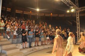 ALANYA BELEDİYE TİYATROSU AÇIK HAVA OYUNLARI DEVAM EDİYOR