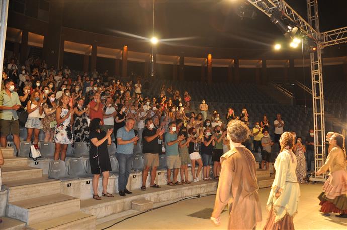 ALANYA BELEDİYE TİYATROSU AÇIK HAVA OYUNLARI DEVAM EDİYOR