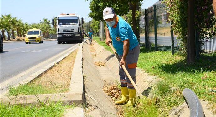 Belediyeden bayram öncesi refüj çalışmaları