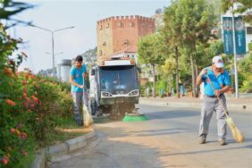 ALANYA BELEDİYESİ KENT GENELİNDE 7/24 TEMİZLİĞE DEVAM EDİYOR