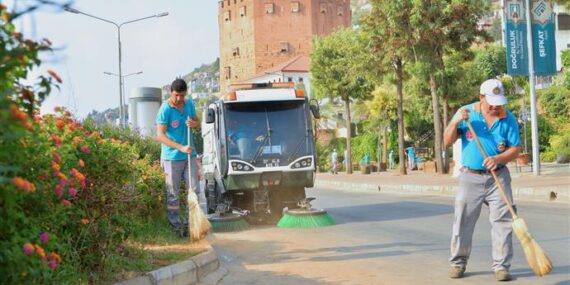 ALANYA BELEDİYESİ KENT GENELİNDE 7/24 TEMİZLİĞE DEVAM EDİYOR