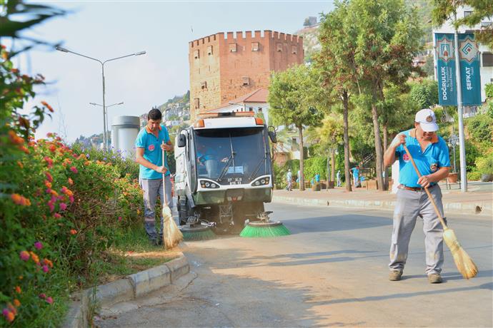 ALANYA BELEDİYESİ KENT GENELİNDE 7/24 TEMİZLİĞE DEVAM EDİYOR