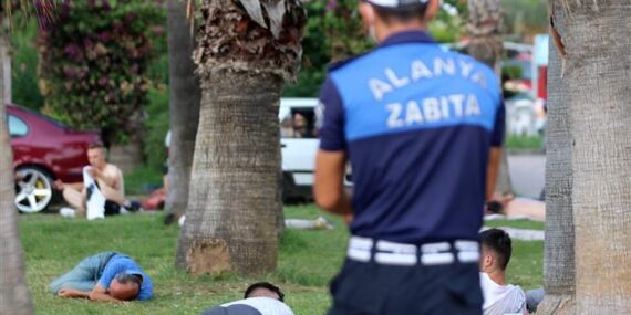 ALANYA BELEDİYESİ KENT HUZURU İÇİN DENETİMLERİNİ 7/24 SÜRDÜRÜYOR