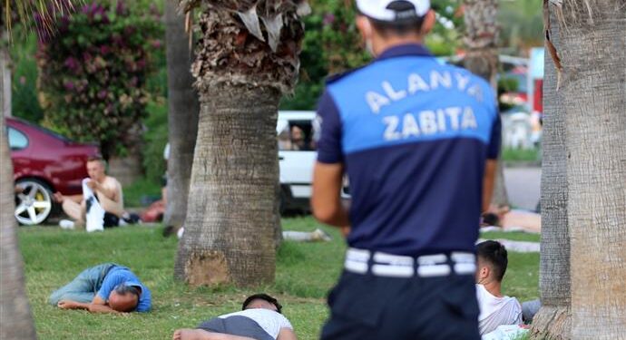 ALANYA BELEDİYESİ KENT HUZURU İÇİN DENETİMLERİNİ 7/24 SÜRDÜRÜYOR