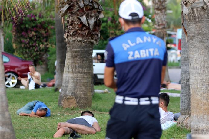 ALANYA BELEDİYESİ KENT HUZURU İÇİN DENETİMLERİNİ 7/24 SÜRDÜRÜYOR