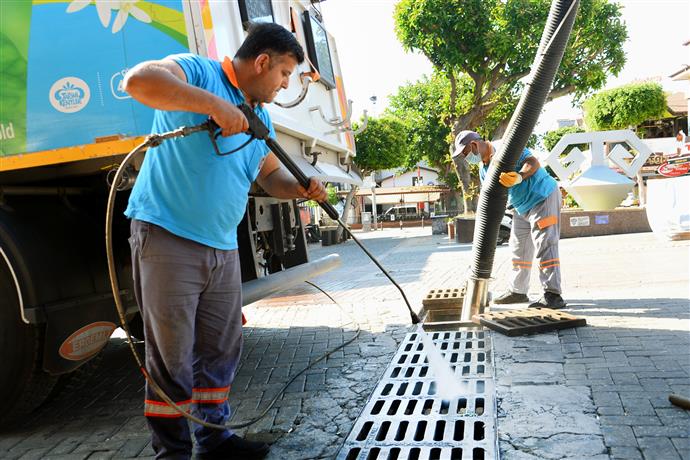 ALANYA BELEDİYESİ MAZGAL TEMİZLİĞİ YAPIYOR