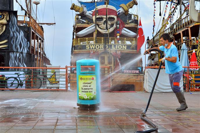 ALANYA BELEDİYESİ TEMİZLİK İŞLERİ MÜDÜRLÜĞÜ’NDEN BAYRAM ÖNCESİ KENT GENELİNDE HUMMALI ÇALIŞMA