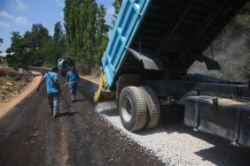 ALANYA BELEDİYESİ’NDEN BATIDA İKİ KOLDAN ASFALT ÇALIŞMASI