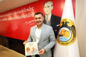 ALANYA BELEDİYESİ’NİN YENİ KİTABI “YAMAN VE BAL’IN ALANYA MACERASI-KIZILKULE” BAŞKAN YÜCEL TARAFINDAN TANITILDI