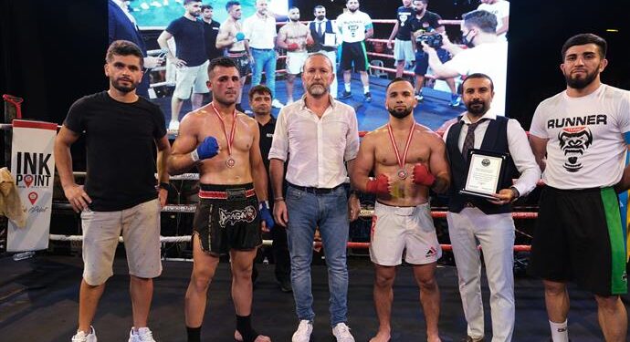 Alanya’da boks ve muaythaı gecesi yapıldı