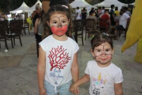 BAŞKAN YÜCEL ÇOCUKLARA YAMAN VE BAL’I HEDİYE ETTİ