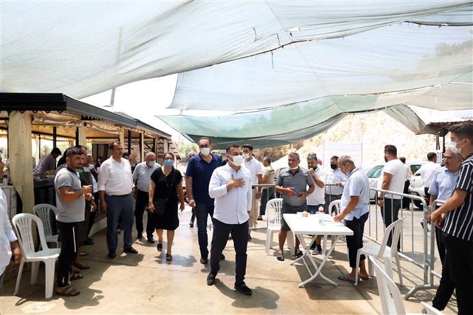 BAŞKAN YÜCEL, KURBAN KESİM YERLERİNİ ZİYARET EDEREK VATANDAŞLARLA BAYRAMLAŞTI