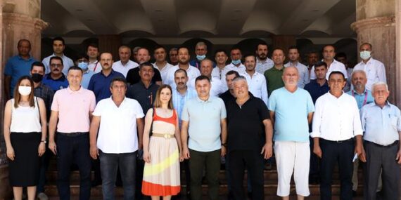 BAŞKAN YÜCEL MERKEZ MAHALLE MUHTARLARIYLA BULUŞTU BAŞKAN YÜCEL; “MEYDAN VE CUMA PAZARI PROJELERİNE BU YIL BAŞLIYORUZ”
