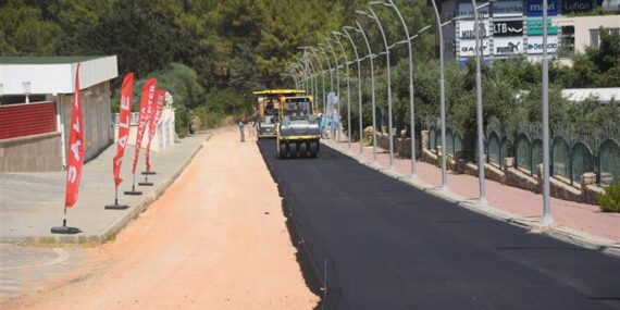 BAŞKAN YÜCEL’İN BATI İÇİN SÖZ VERDİĞİ 70 KM’LİK ASFALTA OKURCALAR’DAN BAŞLANDI