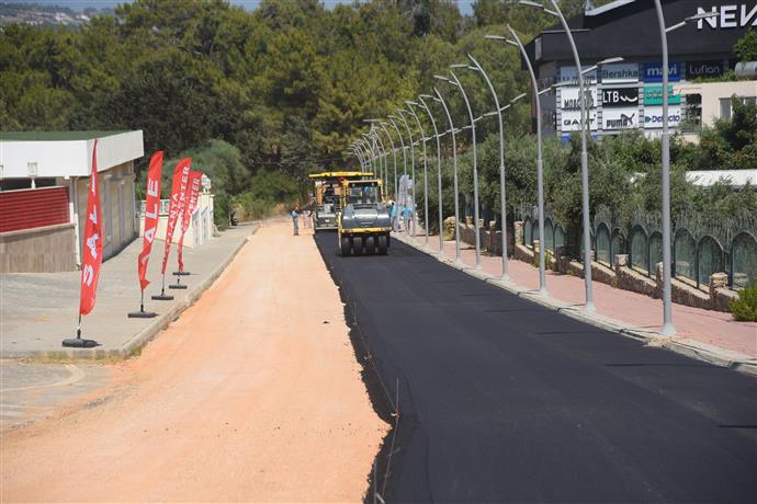 BAŞKAN YÜCEL’İN BATI İÇİN SÖZ VERDİĞİ 70 KM’LİK ASFALTA OKURCALAR'DAN BAŞLANDI