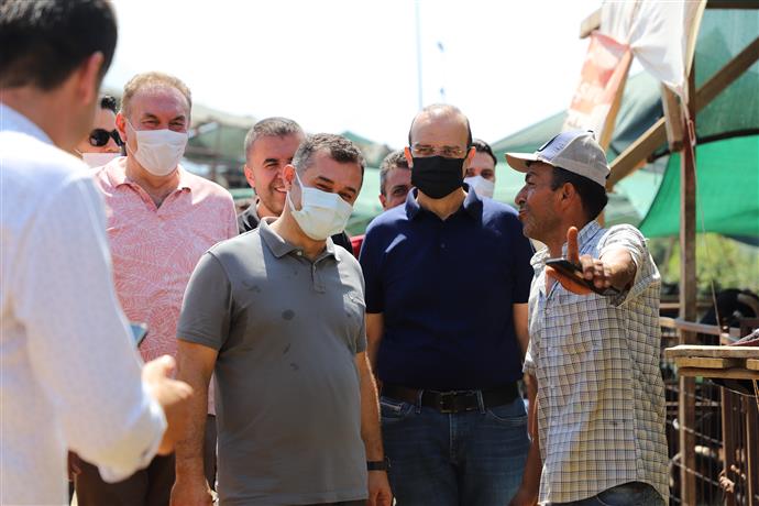 BAYRAM ÖNCESİ KURBAN PAZARINI DENETLEYEN BAŞKAN YÜCEL VATANDAŞLARA ‘SABİT HAYVAN PAZARI’ MÜJDESİ VERDİ