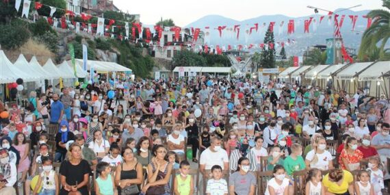 ÇOCUK FESTİVALİ BİLGİLENDİRMEYE VE EĞLENDİRMEYE DEVAM EDİYOR