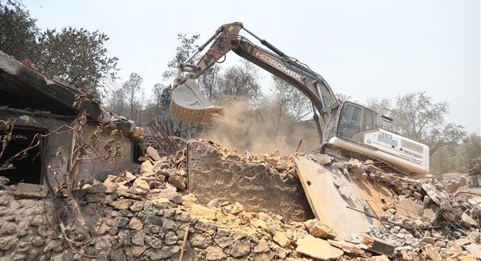 ALANYA BELEDİYESİ, BAYIR MAHALLESİ’NDE YANGINDAN ZARAR GÖREN EVLERİN YENİLENMESİ İÇİN HAFRİYAT ÇALIŞMASINA BAŞLADI