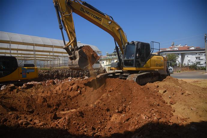 ALANYA BELEDİYESİ'NİN YOL ÇALIŞMALARI OBA VE KARAKOCALI’DA SÜRÜYOR