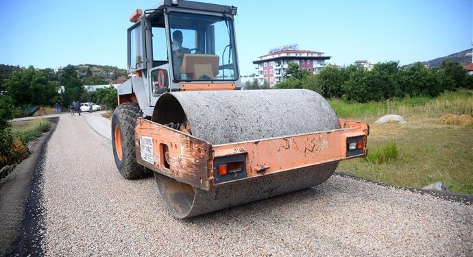 BAŞKAN YÜCEL, DOĞU MAHALLELERİNİN ASFALT STARTINI DEMİRTAŞ’TAN VERDİ