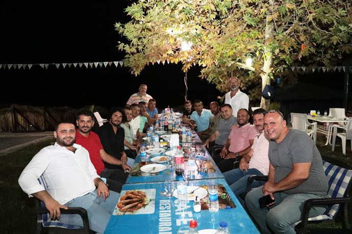 BAŞKAN YÜCEL YANGIN EKİBİYLE BULUŞTU