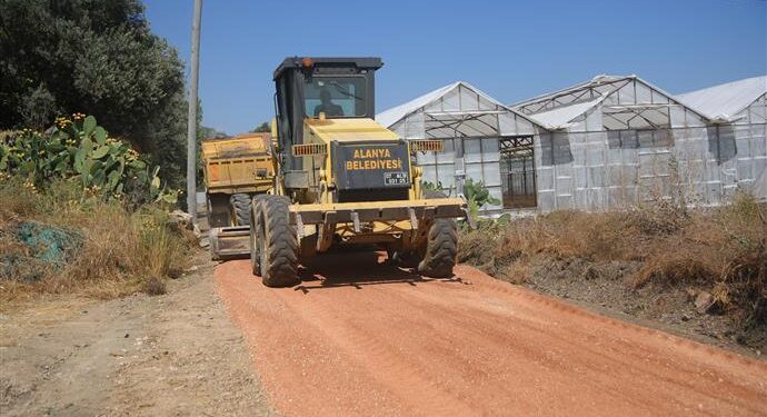 BAŞKAN YÜCEL’İN BATI İÇİN SÖZ VERDİĞİ 70 KM’LİK ASFALTA OKURCALAR’DAN BAŞLANDI