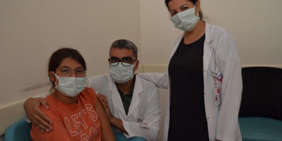 BAŞHEKİM LAKADAMYALI YÜZ YÜZE EĞİTİMİN BAŞLAMASI İÇİN  GENÇLERE AŞI ÇAĞRISINDA BULUNDU