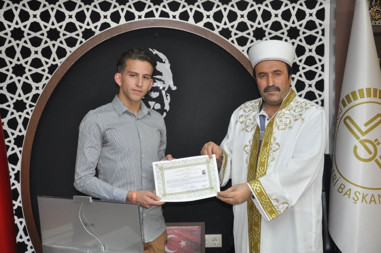 Hollandalı Müslüman oldu