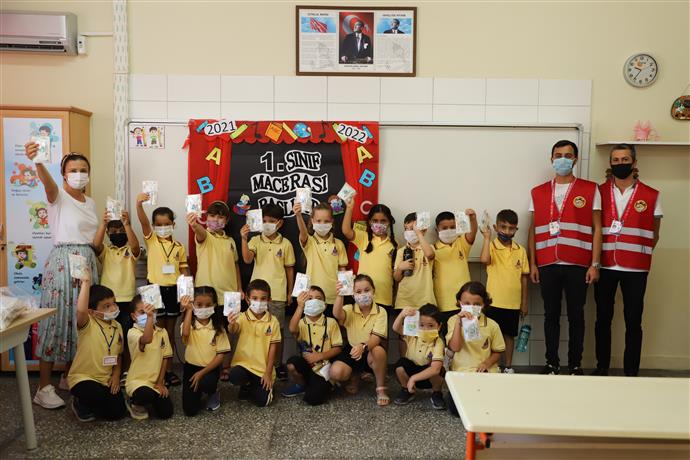 ALANYA BELEDİYESİ 12 BİN DEZENFEKSİYON KİTİNİ OKULLARDA ÖĞRENCİLERE ULAŞTIRIYOR