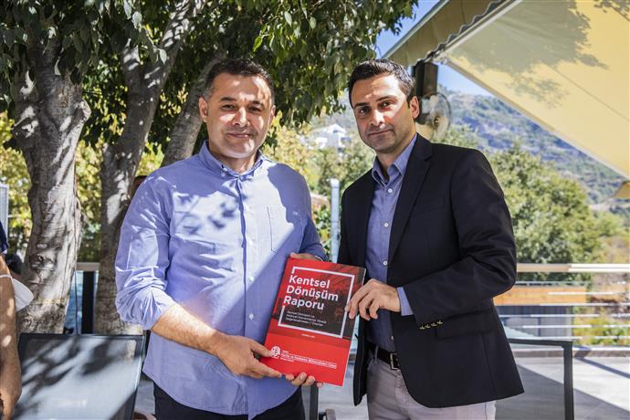 BAŞKAN YÜCEL HARİTA MÜHENDİSLERİ İLE KAHVALTIDA BULUŞTU