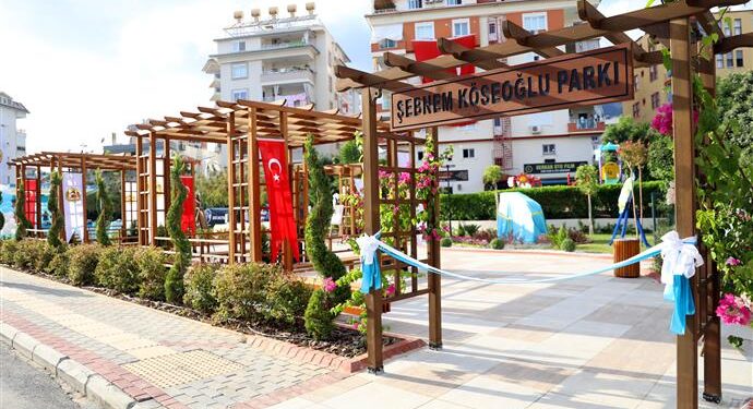 LÖSEMİ İLE MÜCADELENİN SEMBOLÜ OLAN MASKELİ ŞEBNEM’İN ADINI TAŞIYAN ŞEBNEM KÖSEOĞLU PARKI TÖRENLE AÇILDI
