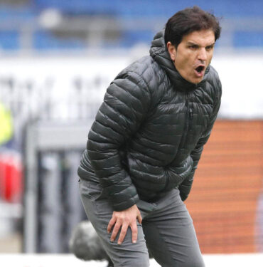 11.04.2021, HDI-Arena, Hannover, Ligaspiel, 2. Bundesliga, Hannover 96 vs 1. FC Heidenheim, im Bild Kenan Kocak (Traine