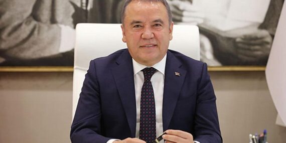 Başkan Böcek, Alanya’da muhtar ve STK temsilcileriyle buluştu