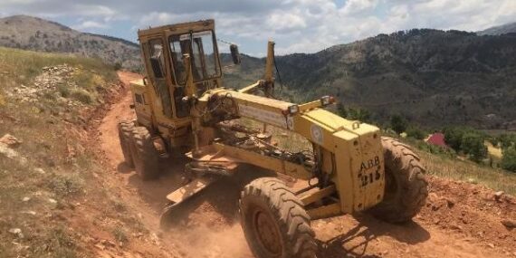 Taşatan grup yolunda  bakım-onarım çalışması.