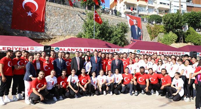 29 EKİM KUTLAMALARI COŞKUYLA SÜRÜYOR