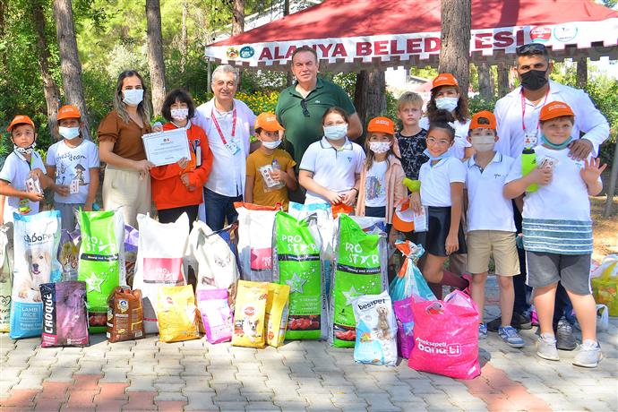 ALANYA BELEDİYESİ 4 EKİM DÜNYA HAYVANLARI KORUMA GÜNÜ’NDE ÖĞRENCİLERİ AĞIRLADI