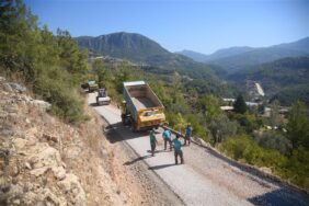 ALANYA BELEDİYESİ ASFALT SEFERBERLİĞİ DEVAM EDİYOR