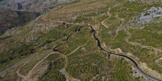 ALANYA BELEDİYESİ KOŞDAVUT YOLU’NU ASFALTLIYOR