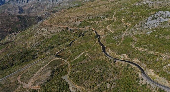 ALANYA BELEDİYESİ KOŞDAVUT YOLU’NU ASFALTLIYOR