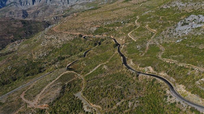 ALANYA BELEDİYESİ KOŞDAVUT YOLU’NU ASFALTLIYOR