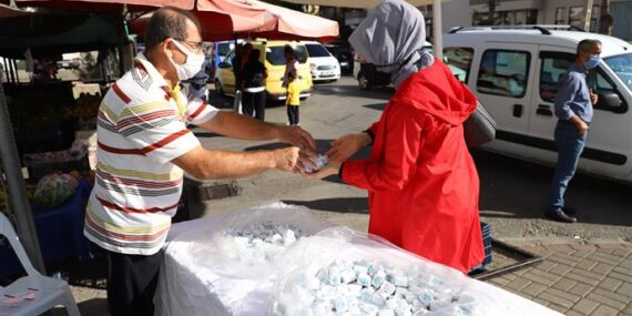 ALANYA BELEDİYESİ MEVLİT KANDİLİ ÖNCESİ 38 CAMİDE LOKUM DAĞITTI