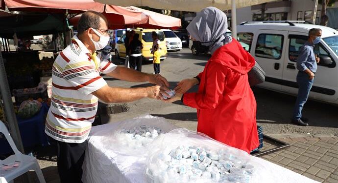 ALANYA BELEDİYESİ MEVLİT KANDİLİ ÖNCESİ 38 CAMİDE LOKUM DAĞITTI