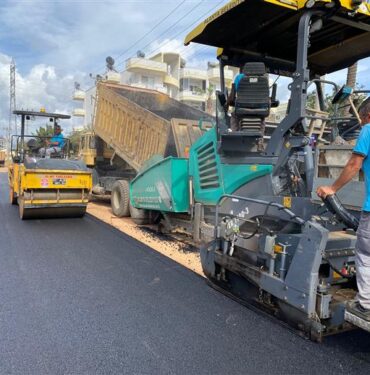 AVSALLAR KONAK CADDESİ SICAK ASFALTLA DAHA KONFORLU HALE GELİYOR