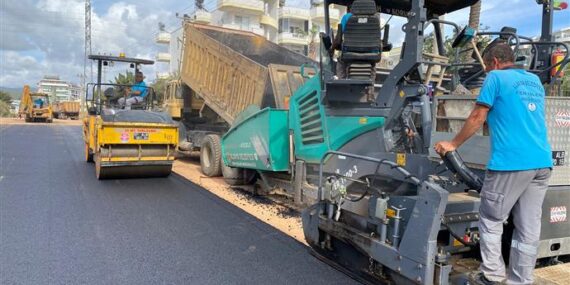 AVSALLAR KONAK CADDESİ SICAK ASFALTLA DAHA KONFORLU HALE GELİYOR